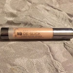 Urban Decay De-Slick Complexion Primer
